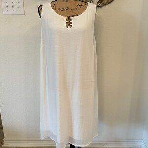 Tacera White Sleeveless Shift Dress w/ Gold Accent (2X)